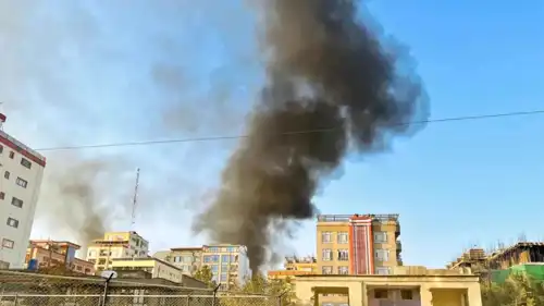 دخان متصاعد إثر انفجار سابق في كابول