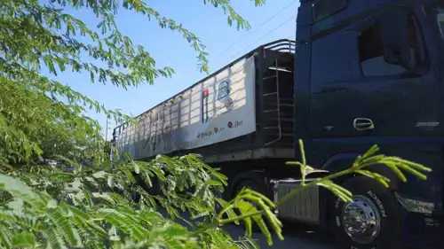 شاحنة مساعدات أردنية تتجه إلى غزة