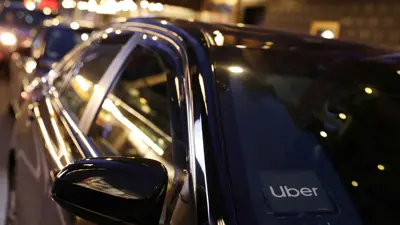 سيارة تعمل ضمن تطبيق"أوبر"