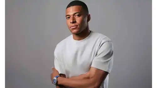 مبابي يطلق ساعة فاخرة