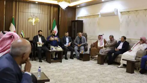 خلال الاجتماع مع وجهاء العشائر