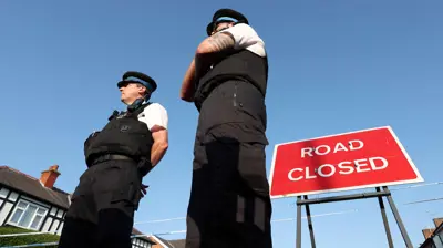 رجلا شرطة بريطانيان في مدينة ساوثبورت