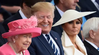 دونالد ترامب وزوجته ميلانيا برفقة الملكة إليزابيث