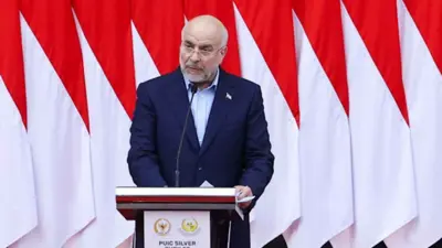 محمد باقر قاليباف يلقي كلمته في جاكرتا