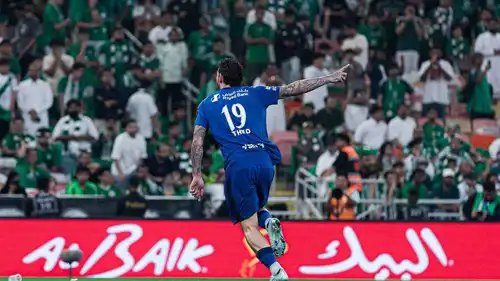 احتفال ثيو هيرنانديز بهدفه في الأهلي السعودي 