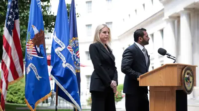 كاش باتيل يتحدث خلال مؤتمر صحفي