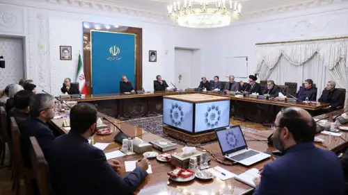 الرئيس الإيراني خلال اجتماع اللجنة البرلمانية