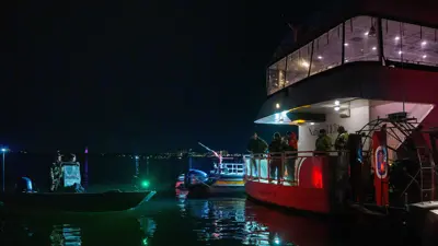 فرق الإنقاذ أثناء البحث عن ركاب الطائرتين