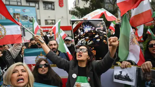 احتجاجات لمواطنين إيرانيين ضد النظام 