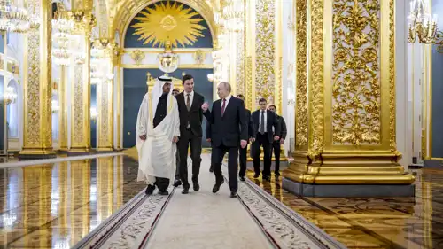 الشيخ محمد بن زايد وفلاديمير بوتين في موسكو