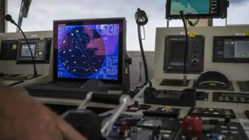 تعبيرية- إشارات GPS