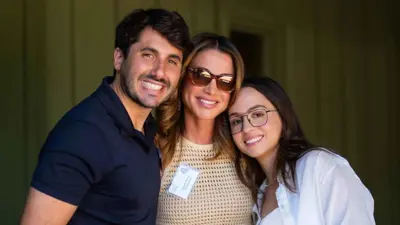 الملكة رانيا العبدالله رفقة الأميرة إيمان وزوجها 