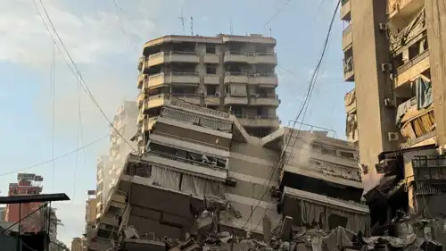 مبنى مدمر جراء قصفه في الضاحية الجنوبية لبيروت