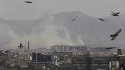 دخان يتصاعد بعد ضربات على طهران