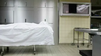 جثة في مشرحة