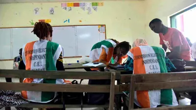 كوادر من اللجنة الانتخابية المستقلة في ساحل العاج