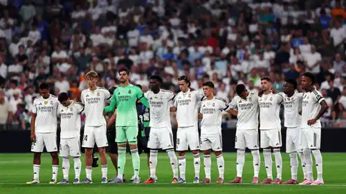 ترنت ألكسندر أرنولد مع لاعبي ريال مدريد