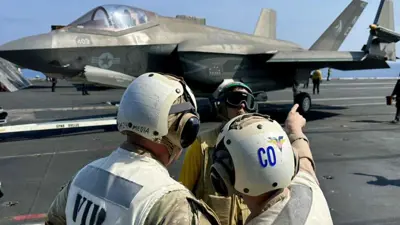 مقاتلة أمريكية تستعد لشن غارة على الحوثيين