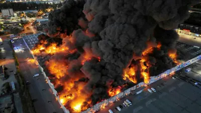 جانب من الحريق