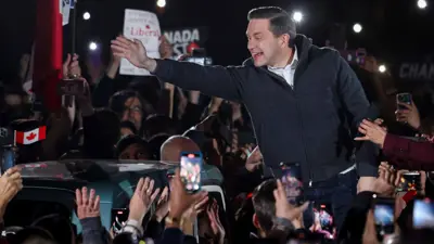 زعيم حزب المحافظين الكندي بيير بواليفير يتحدث إلى أنصاره