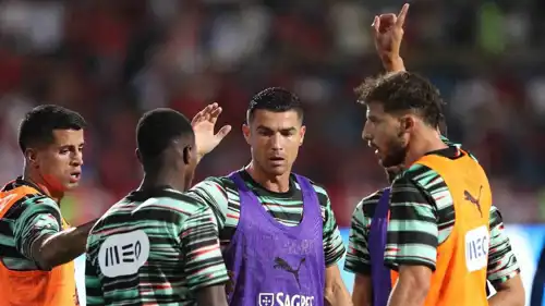 كريستيانو رونالدو مع لاعبي منتخب البرتغال