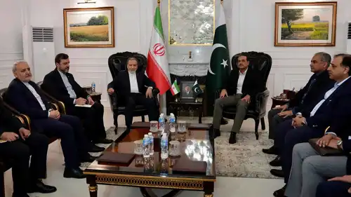 من المفاوضات بين وفدين إيراني وباكستاني في إسلام آباد