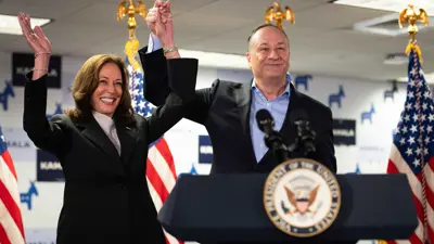 دوج إيمهوف وكامالا هاريس