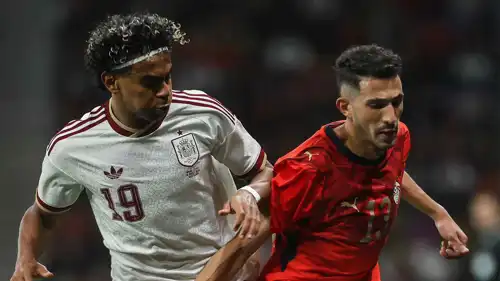 أحمد فتوح أمام لامين يامال