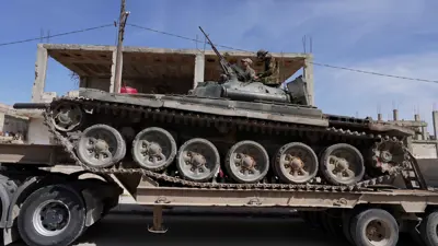 جنود سوريون يتجهون إلى الحدود مع لبنان