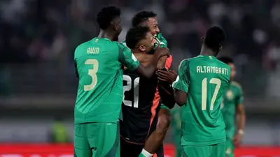 لاعبو المنتخب السعودي يحتلفوز بالفوز على العراق