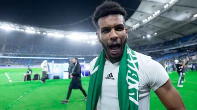 علي البليهي مدافع المنتخب السعودي