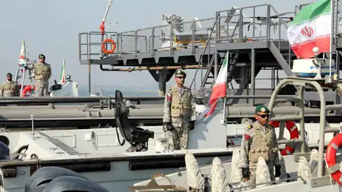 قاعدة بحرية عائمة تابعة للجيش الإيراني