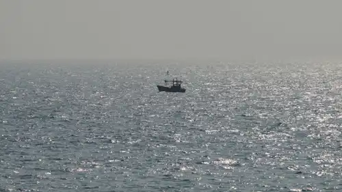 سفينة في المياه السريلانكية