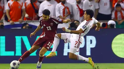 مباراة منتخبي الإمارات وقطر في تصفيات كأس العالم 2026