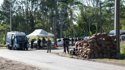عنصران من الأمن الفرنسي في كاليدونيا الجديدة