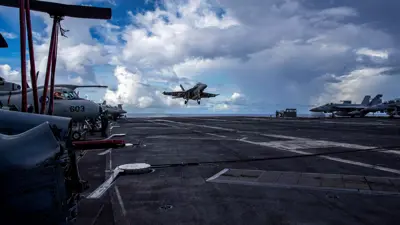 حاملة طائرات أمريكية