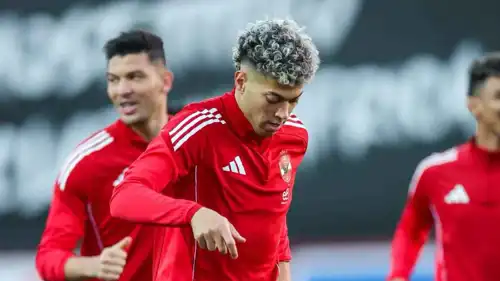 إمام عاشور نجم الأهلي المصري