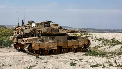 دبابة إسرائيلية على الحدود مع لبنان