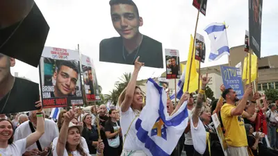 من احتفالات أهالي الرهائن بالإفراج عن عيدان ألكسندر