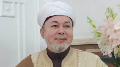 الداعية المصري صلاح الدين التيجاني