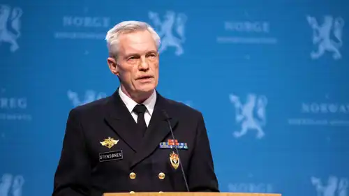 رئيس جهاز الاستخبارات في النرويج الأدميرال نيلز أندرياس ستينسونس