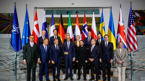 زعماء أوروبيون والمبعوثان الأمريكيان خلال محادثات السلام