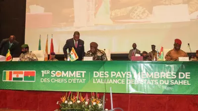 أثناء توقيع وثائق اتحاد دول الساحل