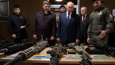 بوتين وقديروف خلال الجولة