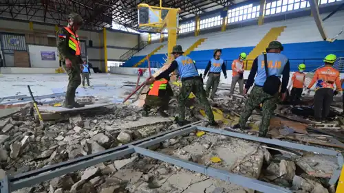 من آثار الدمار الذي خلفه زلزال الفلبين