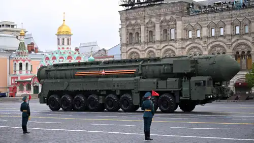 منظومة صواريخ باليستية روسية خلال عرض في موسكو