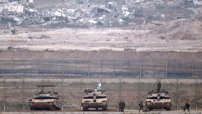 دبابات إسرائيلية في محيط غزة