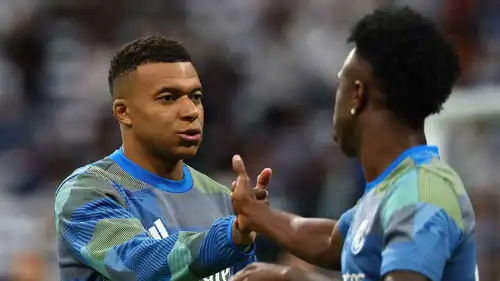 فينيسيوس مع مبابي