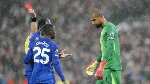 واقعة طرد حارس تشيلسي روبرتو سانشيز في مباراة مانشستر يونايتد