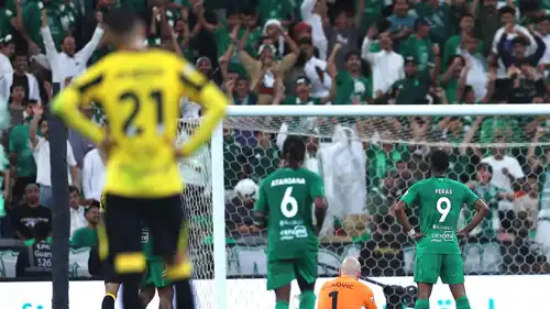 احتفال لاعبو الأهلي بالهدف الثالث في شباك الاتحاد